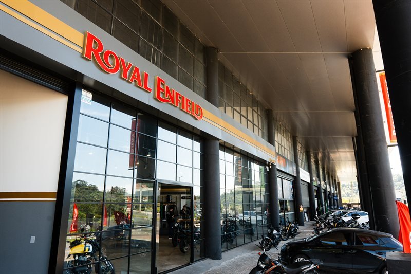 Fachada da concessionária Royal Enfield construída pela Brixmart